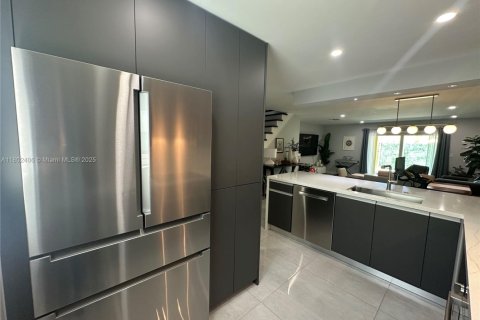 Adosado en venta en Miami, Florida, 2 dormitorios, 117.61 m2 № 1938788 - foto 28