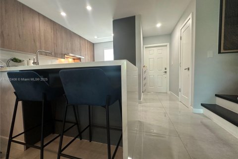 Adosado en venta en Miami, Florida, 2 dormitorios, 117.61 m2 № 1938788 - foto 19