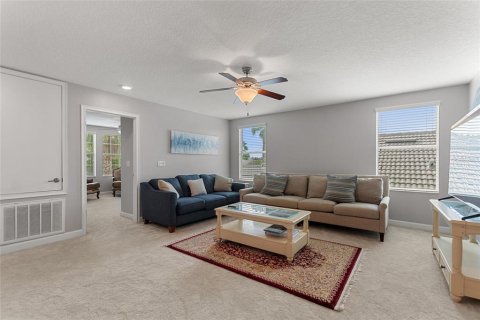 House in Davenport, Florida 4 bedrooms, 274.43 sq.m. № 1899572 - photo 15