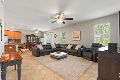 House in Davenport, Florida 4 bedrooms, 274.43 sq.m. № 1899572 - photo 13