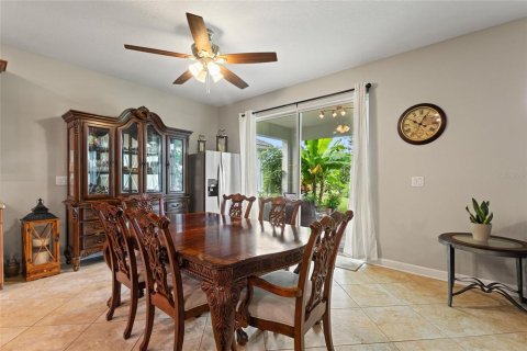 House in Davenport, Florida 4 bedrooms, 274.43 sq.m. № 1899572 - photo 9