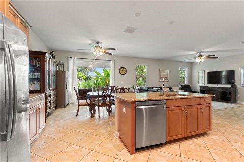 House in Davenport, Florida 4 bedrooms, 274.43 sq.m. № 1899572 - photo 6