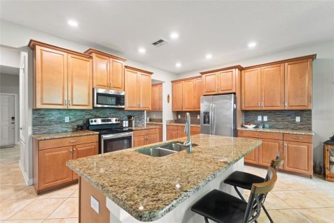 House in Davenport, Florida 4 bedrooms, 274.43 sq.m. № 1899572 - photo 8