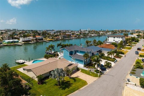 Villa ou maison à Treasure Island, Floride 3 chambres, 196.77 m2 № 2419172