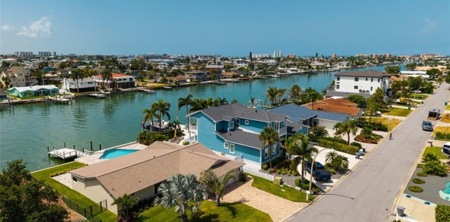 Villa ou maison à Treasure Island, Floride 3 chambres, 196.77 m2 № 2419172