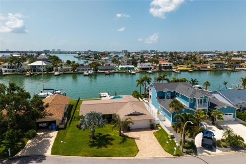 Villa ou maison à vendre à Treasure Island, Floride: 3 chambres, 196.77 m2 № 2419172 - photo 2