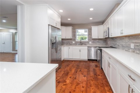 House in Jacksonville, Florida 3 bedrooms, 349.22 sq.m. № 1617938 - photo 5