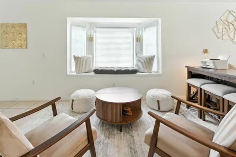 Villa ou maison à vendre à Kissimmee, Floride: 4 chambres, 176.51 m2 № 2289745 - photo 4
