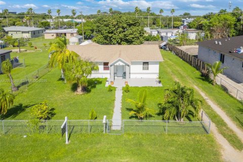 Villa ou maison à Miami, Floride 3 chambres, 110 m2 № 2090074