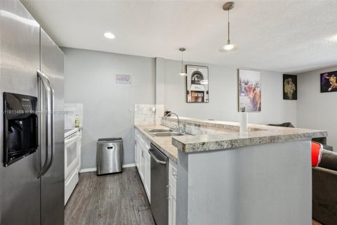 Купить виллу или дом в Уэст-Палм-Бич, Флорида 4 комнаты, 119.29м2, № 1967512 - фото 18