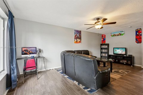 Купить виллу или дом в Уэст-Палм-Бич, Флорида 4 комнаты, 119.29м2, № 1967512 - фото 11