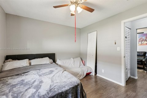 Купить виллу или дом в Уэст-Палм-Бич, Флорида 4 комнаты, 119.29м2, № 1967512 - фото 23