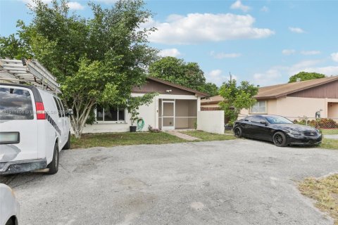 Купить виллу или дом в Уэст-Палм-Бич, Флорида 4 комнаты, 119.29м2, № 1967512 - фото 5