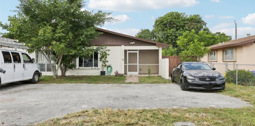 Дом в Уэст-Палм-Бич, Флорида 4 комнаты, 119.29м2 № 1967512