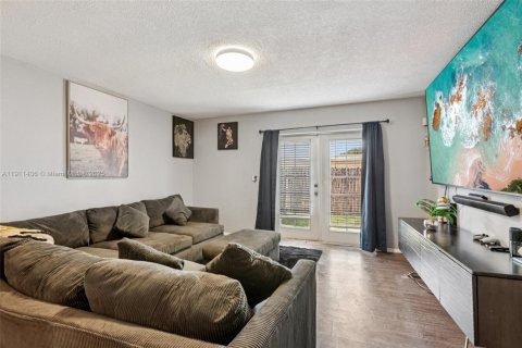 Купить виллу или дом в Уэст-Палм-Бич, Флорида 4 комнаты, 119.29м2, № 1967512 - фото 15