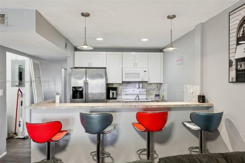 Купить виллу или дом в Уэст-Палм-Бич, Флорида 4 комнаты, 119.29м2, № 1967512 - фото 20