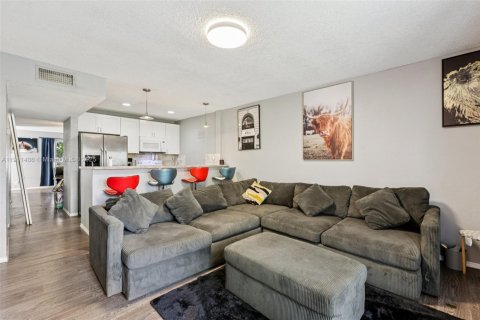 Купить виллу или дом в Уэст-Палм-Бич, Флорида 4 комнаты, 119.29м2, № 1967512 - фото 16