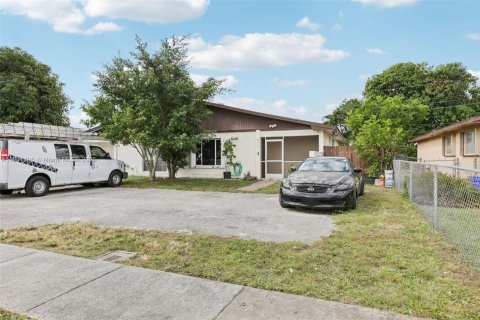 Купить виллу или дом в Уэст-Палм-Бич, Флорида 4 комнаты, 119.29м2, № 1967512 - фото 4