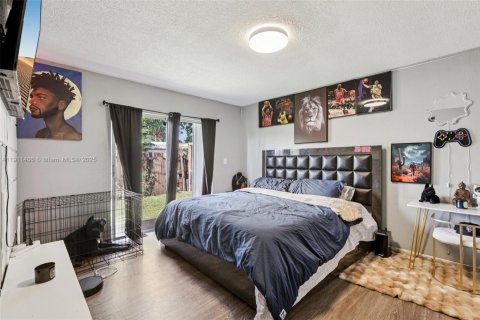 Купить виллу или дом в Уэст-Палм-Бич, Флорида 4 комнаты, 119.29м2, № 1967512 - фото 25