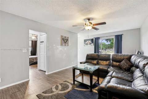 Купить виллу или дом в Уэст-Палм-Бич, Флорида 4 комнаты, 119.29м2, № 1967512 - фото 14