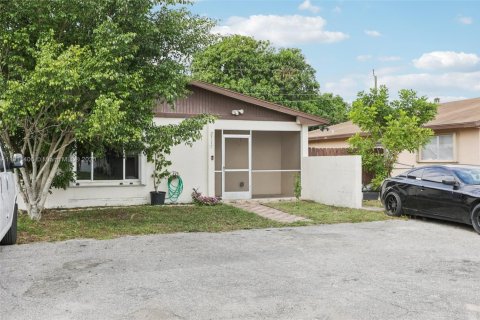 Купить виллу или дом в Уэст-Палм-Бич, Флорида 4 комнаты, 119.29м2, № 1967512 - фото 6