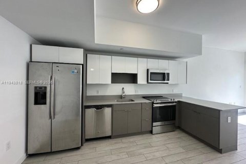 Снять в аренду кондоминиум в Майами, Флорида 1 спальня, 52.03м2, № 2000605 - фото 2