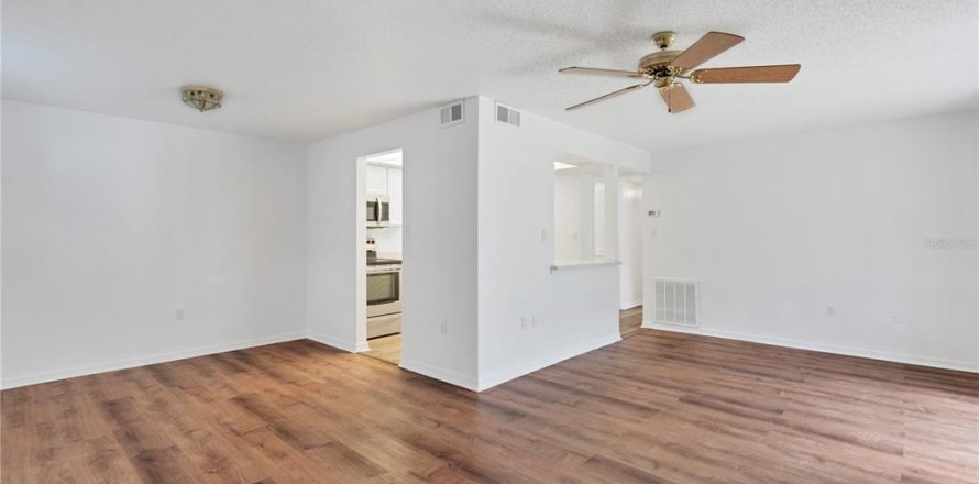 Condo in Port Charlotte, Florida, 2 bedrooms № 2395975