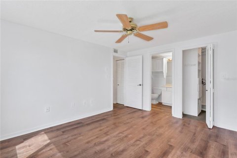 Condo in Port Charlotte, Florida, 2 bedrooms № 2395975 - photo 15