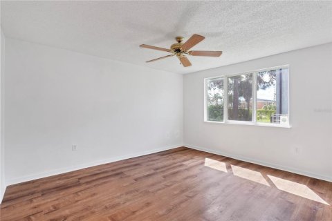 Condo in Port Charlotte, Florida, 2 bedrooms № 2395975 - photo 14