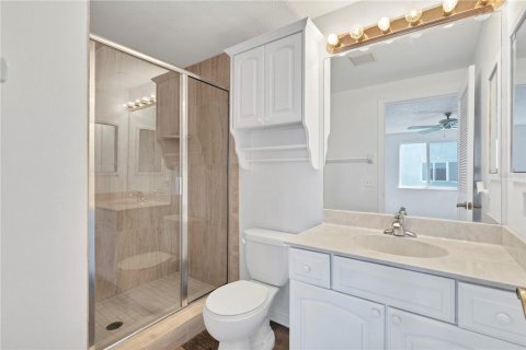 Condo in Port Charlotte, Florida, 2 bedrooms № 2395975 - photo 16