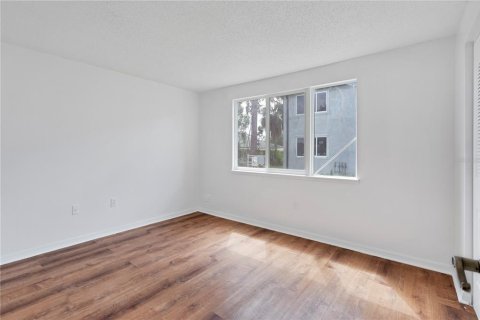 Condo in Port Charlotte, Florida, 2 bedrooms № 2395975 - photo 11