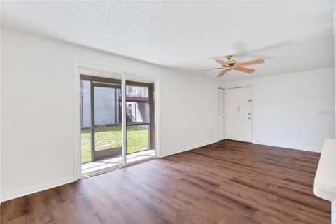Condo in Port Charlotte, Florida, 2 bedrooms № 2395975 - photo 3