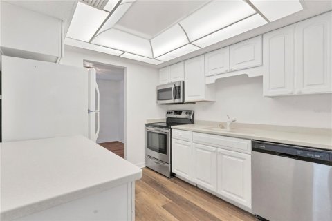 Condo in Port Charlotte, Florida, 2 bedrooms № 2395975 - photo 9