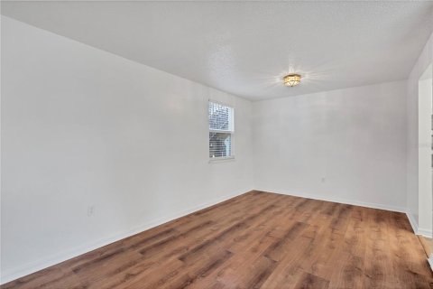 Condo in Port Charlotte, Florida, 2 bedrooms № 2395975 - photo 5