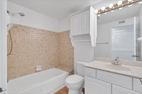 Condo in Port Charlotte, Florida, 2 bedrooms № 2395975 - photo 13