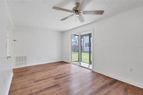 Condo in Port Charlotte, Florida, 2 bedrooms № 2395975 - photo 2