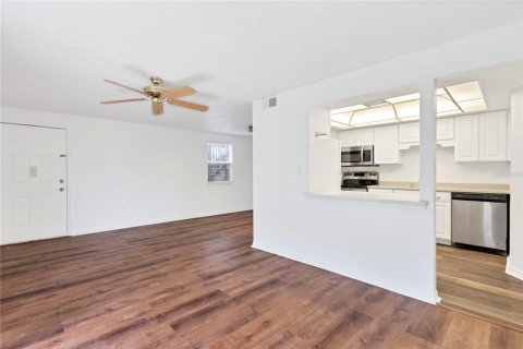 Condo in Port Charlotte, Florida, 2 bedrooms № 2395975 - photo 4