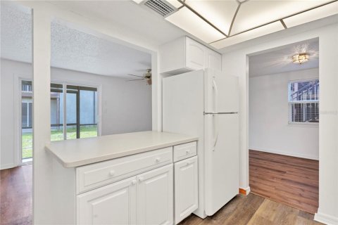 Condo in Port Charlotte, Florida, 2 bedrooms № 2395975 - photo 8