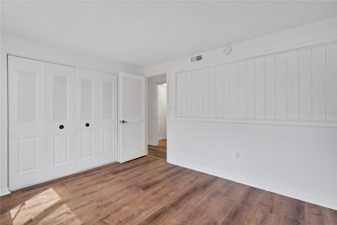 Condo in Port Charlotte, Florida, 2 bedrooms № 2395975 - photo 12