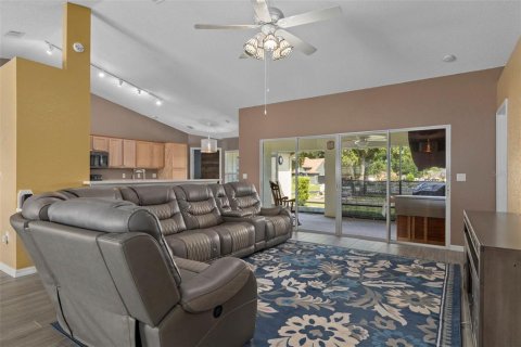 House in Spring Hill, Florida 4 bedrooms, 190.26 sq.m. № 2095253 - photo 6
