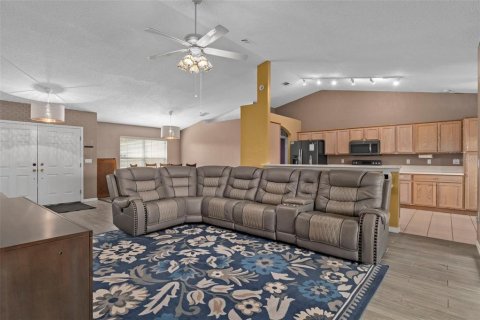 House in Spring Hill, Florida 4 bedrooms, 190.26 sq.m. № 2095253 - photo 9