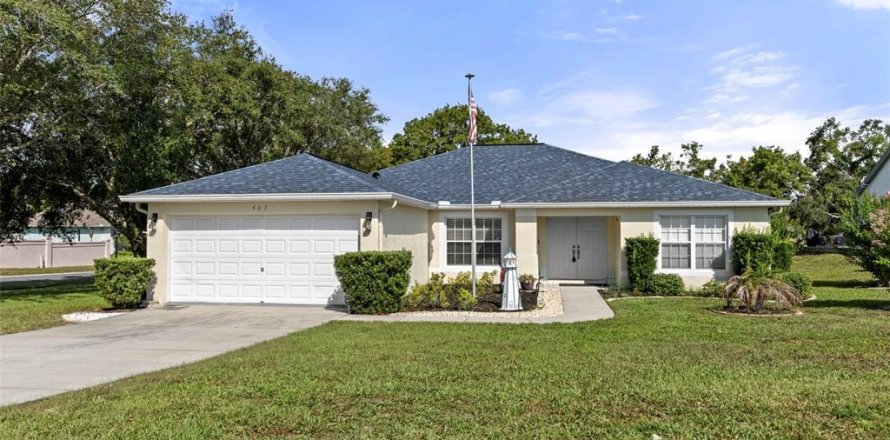 House in Spring Hill, Florida 4 bedrooms, 190.26 sq.m. № 2095253