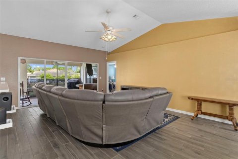House in Spring Hill, Florida 4 bedrooms, 190.26 sq.m. № 2095253 - photo 7