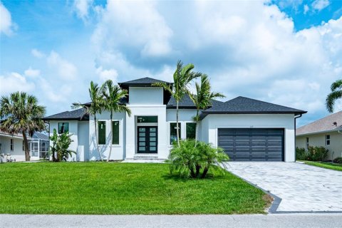House in Rotonda, Florida 3 bedrooms, 208.57 sq.m. № 1687116 - photo 1