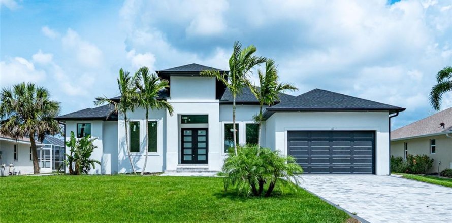 House in Rotonda, Florida 3 bedrooms, 208.57 sq.m. № 1687116