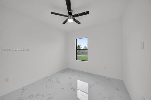 Casa en venta en Lehigh Acres, Florida, 3 dormitorios, 159.7 m2 № 2022342 - foto 19