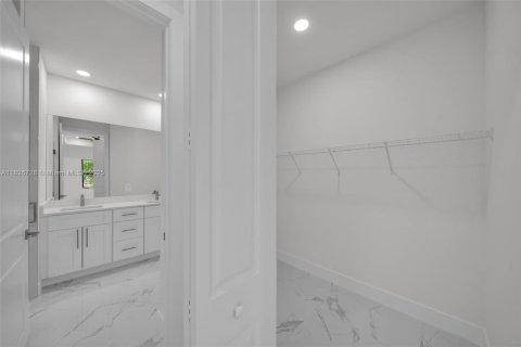 Casa en venta en Lehigh Acres, Florida, 3 dormitorios, 159.7 m2 № 2022342 - foto 13