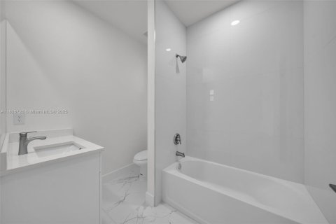 Casa en venta en Lehigh Acres, Florida, 3 dormitorios, 159.7 m2 № 2022342 - foto 23