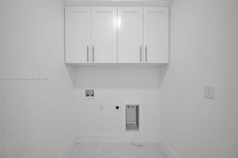 Casa en venta en Lehigh Acres, Florida, 3 dormitorios, 159.7 m2 № 2022342 - foto 24