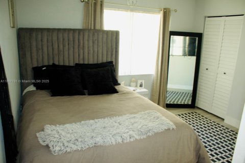 House in Plantation, Florida 4 bedrooms, 195.28 sq.m. № 1772696 - photo 19